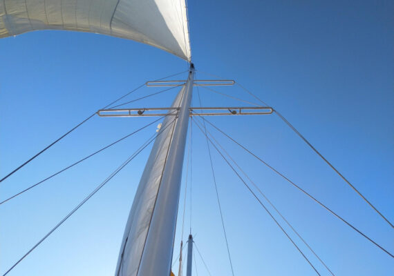 Maniobras básicas para navegación a vela