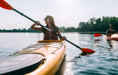 ¿Qué accesorios necesitas para un kayak?